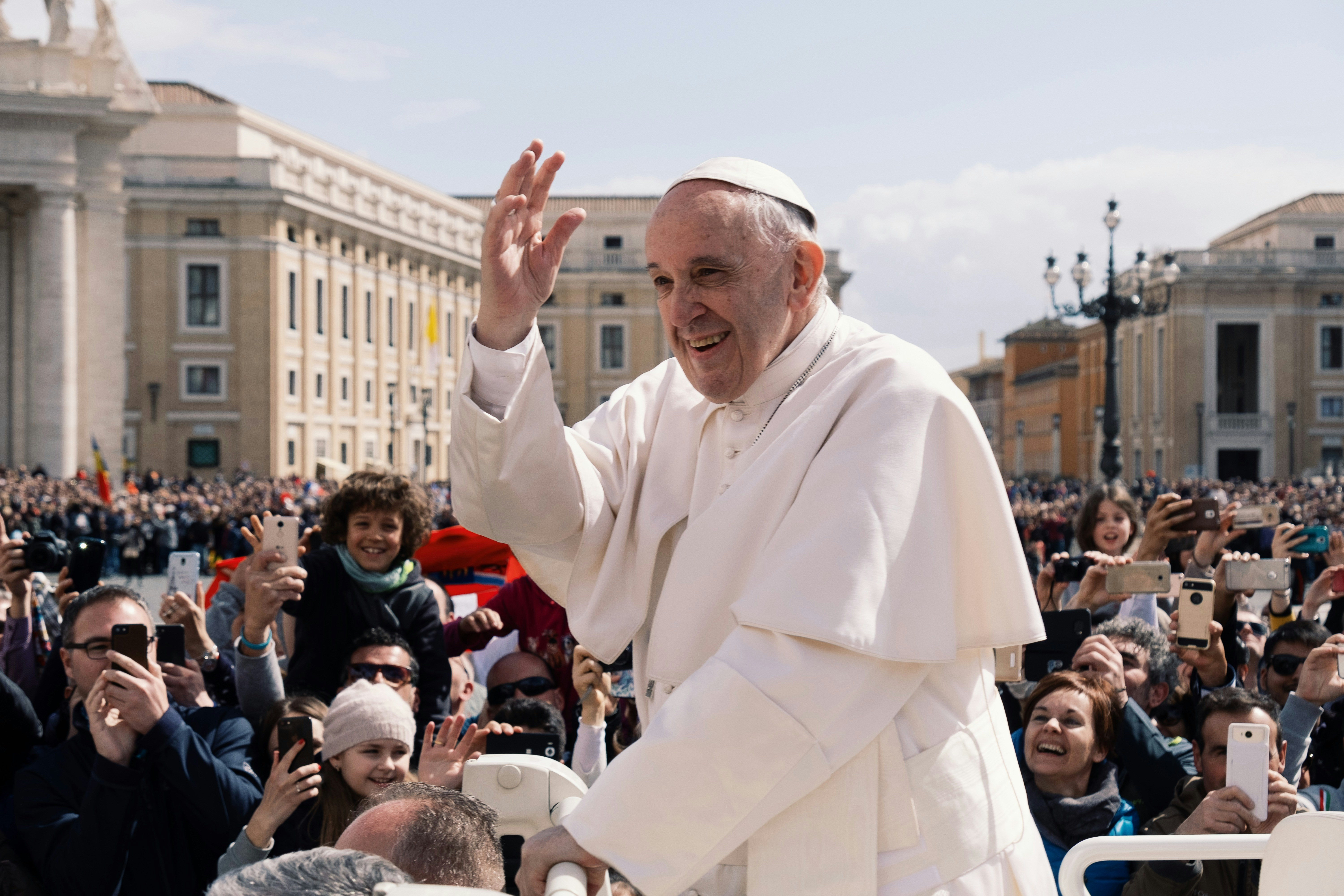 Papa Francesco: incessante, quotidiano operatore di pace