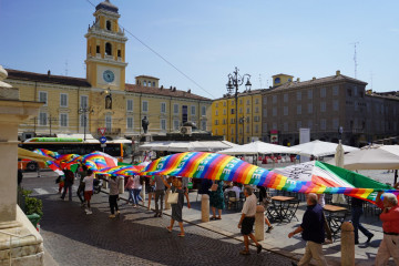 TACCIANO LE ARMI NEGOZIATO SUBITO! Manifestazione a Parma 